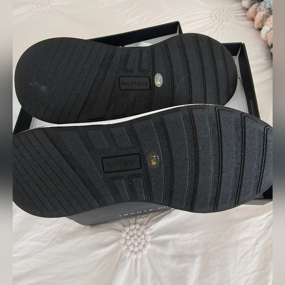 *NEW* TOMMY HILFIGER Women's Aliah Sporty Slip-On Sneakers Size 7.5 - Picture 5 of 5